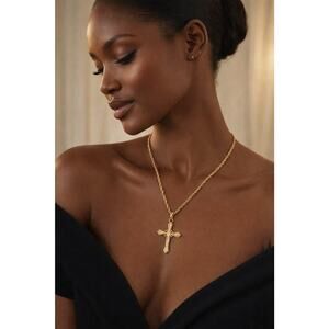 Vintage Gold Tone Cross Pendant Necklace 24 Inch Chain